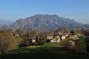 76 Reggetto (950 m) con Sornadello da sfondo